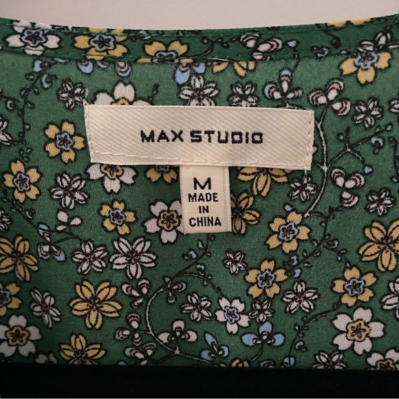 Beautiful floral Max Studio tie blouse - Picture 3 of 5